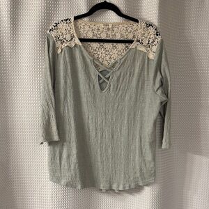 Umgee Sage Lace Detail Blouse